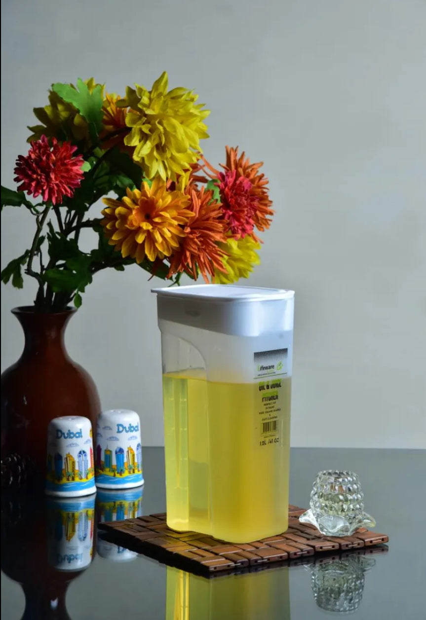 Oil jug / 1.2 Litre Oil Jug - Liquid Jug - Milk Jug - Liquid Container Random Color - Airtight Jug
