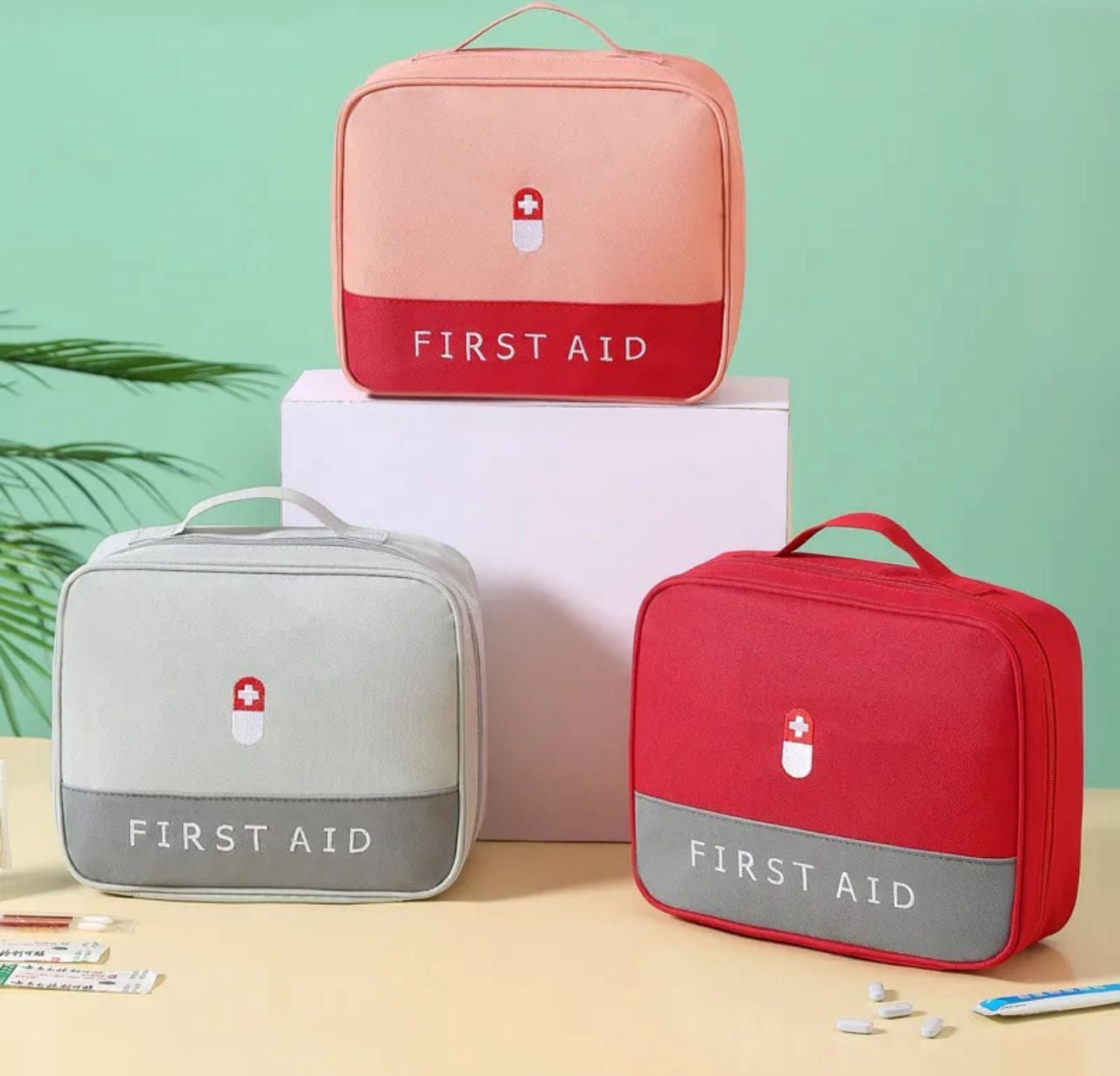 First Aid Kit, Portable Waterproof Oxford Cloth Family Portable Medicine Kit