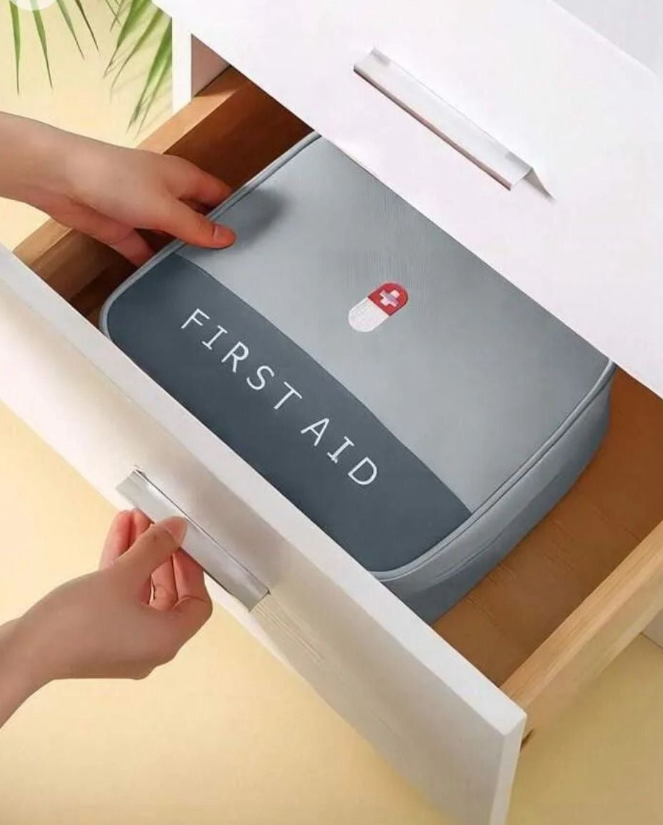 First Aid Kit, Portable Waterproof Oxford Cloth Family Portable Medicine Kit