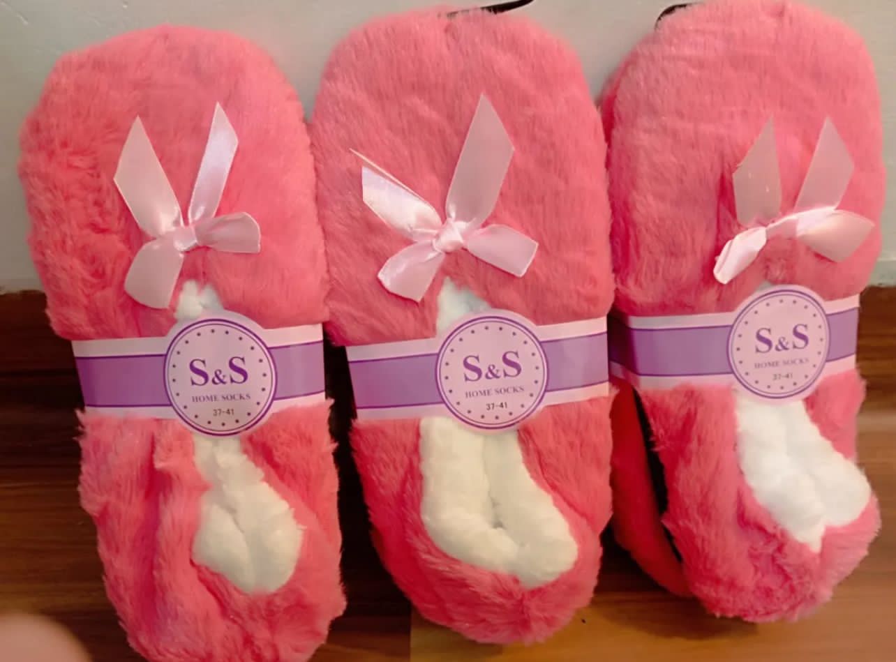 Women's Plush Indoor Slippers – Soft, Cozy, Warm for Carpet