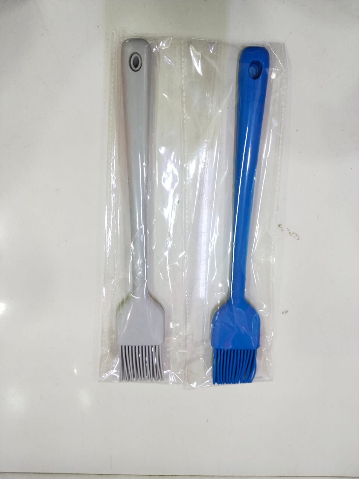 Silicone oil brush